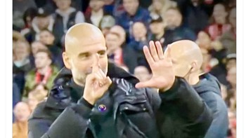 Presenter kenamaan Piers Morgan menyebut arti acungan jari Guardiola adalah saya sudah kalah 6 kali sekarang. Foto: X.com