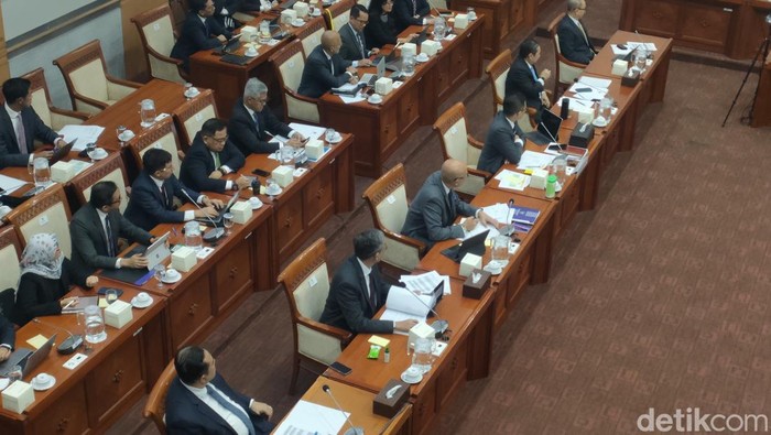 Menlu RI Sugiono dalam Rapat Kerja bersama Komisi I DPR RI, Senin (2/12/2024). (Dwi Rahmawati/detikcom).