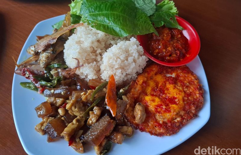 Nasi Oyek Bu Tini: Sego Oyek Ramesan Khas Kebumen yang Sedap Sehat