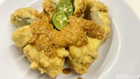 Menu paling populer ada Batagor Campur (Rp 60.000), isinya lengkap ada batagor dua biji batagor dan satu siomay goreng bentuk bulat. Foto: detikFood