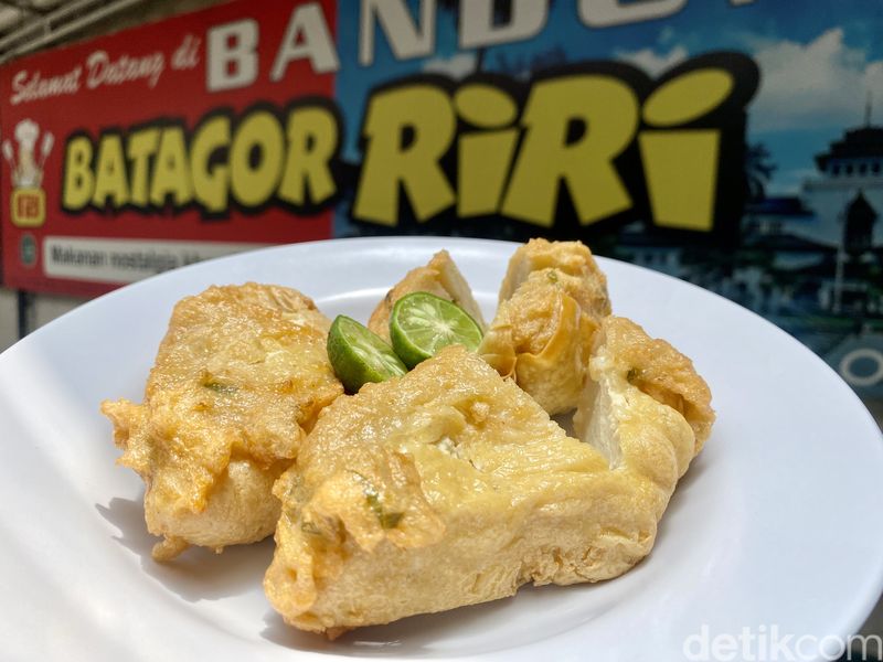 Ngemil Dua Batagor Bandung Legendaris di Jalan Burangrang Ngemil Dua Batagor Bandung Legendaris di Jalan Burangrang