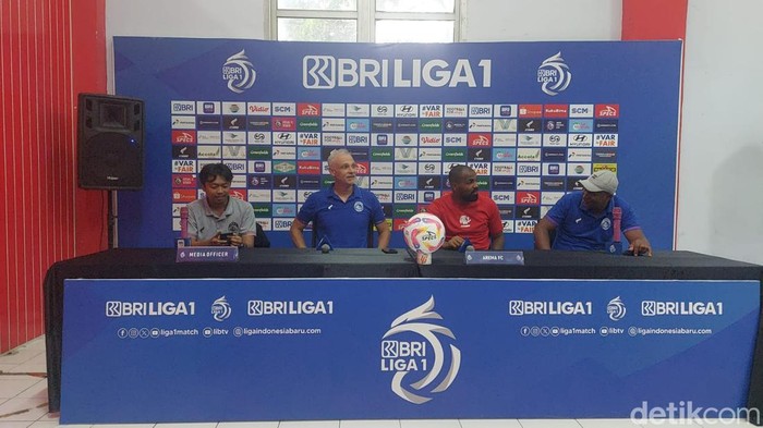 Pelatih Arema FC, Joel Cornelli