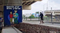 Taman itu juga dipercantik dengan mural.