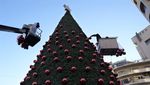 Pohon Natal Raksasa Siap Sambut Natal di Lebanon