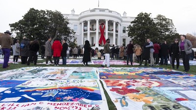 Potret Gedung Putih Gelar AIDS Memorial Quilt untuk Pertama Kalinya