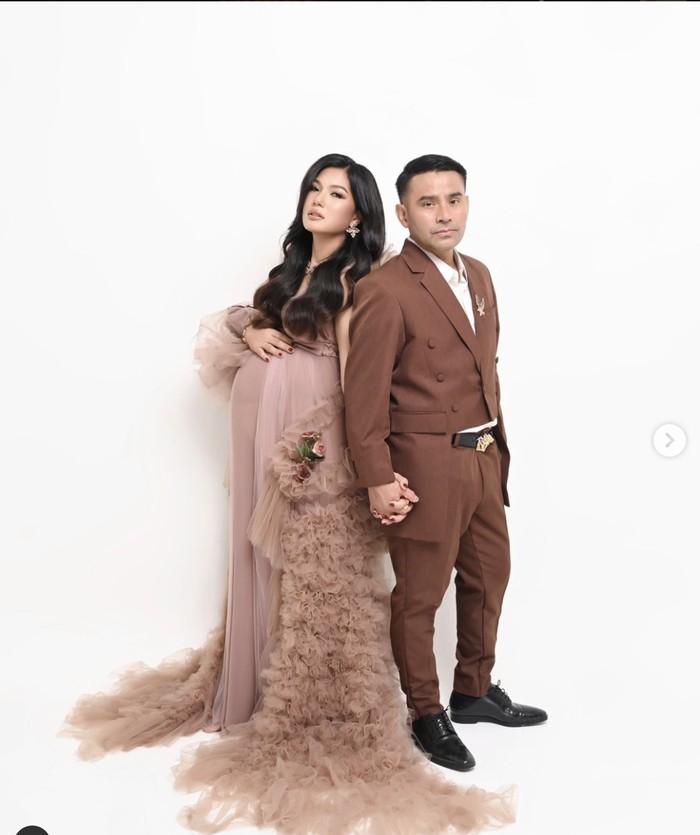 Potret Mesra Judika dan Duma Riris Saat Ngopi hingga Makan di Resto Potret Mesra Judika dan Duma Riris Saat Ngopi hingga Makan di Resto