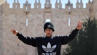 Ayham al-Salaymeh yang berusia empat belas tahun memulai hukuman penjara satu tahun di Israel pada Minggu, setelah ditempatkan dalam tahanan rumah selama 14 bulan atas tuduhan melempar batu ke pemukim ilegal Israel.