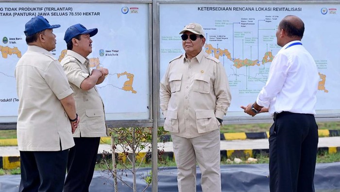 Presiden Prabowo Subianto mengunjungi Kawasan Balai Layanan Usaha Produksi Perikanan Budidaya (BLUPPB), Kabupaten Karawang, Provinsi Jawa Barat. Begini momennya.
