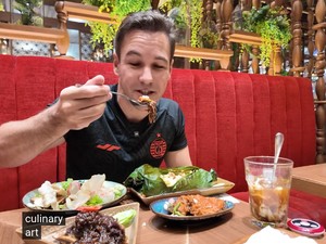 10 Restoran Terbaik di Jakarta Menurut Youtuber Bule Australia