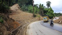 Jalur Medan-Berastagi yang putus total akibat longsor telah dibuka kembali.