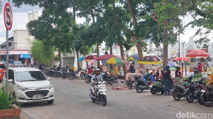 Suasana di kawasan alun-alun Cimahi yang disulap jadi mirip Jalan Braga