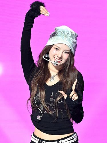 Yujin Kep1er minta maaf pakai baju bergambar Ka'bah Yujin Kep1er minta maaf pakai baju bergambar Ka'bah