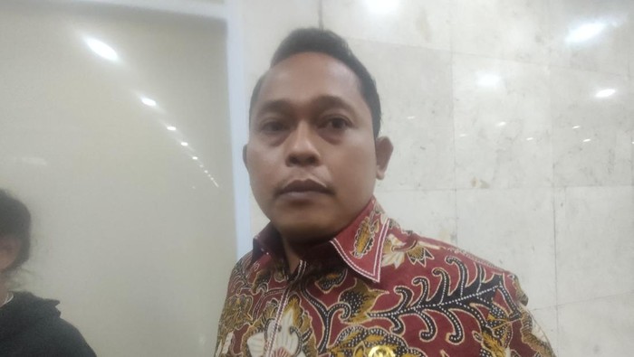 Anggota Komisi I DPR Fraksi PDIP, Yulius Setiarto, di kompleks parlemen, Senayan, Jakarta Pusat, Senin (2/12/2024).