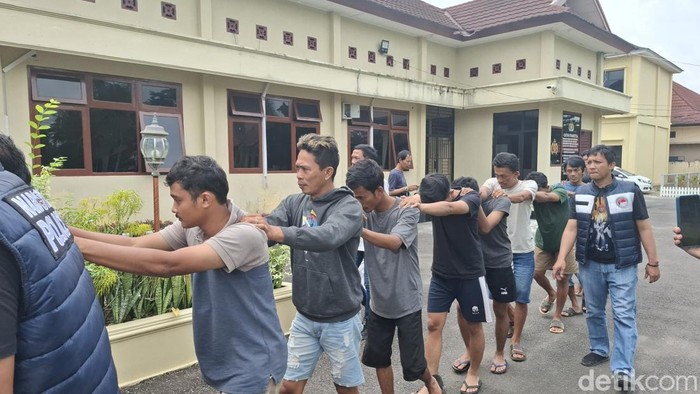 13 orang diamankan dalam penggerebekan kafe tempat pesta narkoba di Mura.