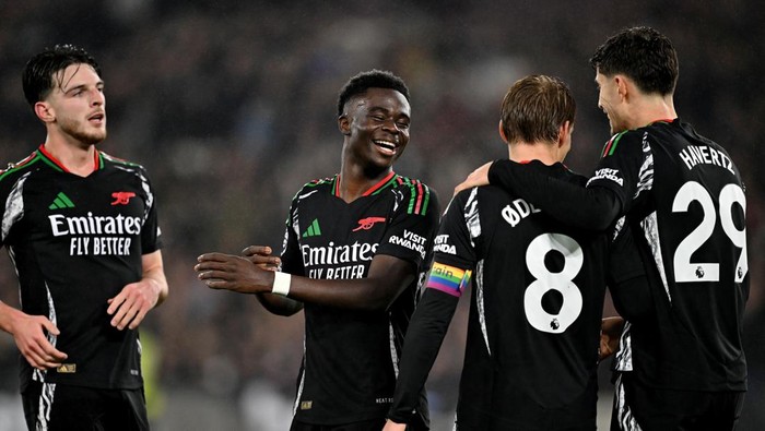 LONDON, ENGLAND - NOVEMBER 30: Kai Havertz of Arsenal celebrates scoring his teams fourth goal with teammates Declan Rice, Bukayo Saka and Martin Odegaard during the Premier League match between West Ham United FC and Arsenal FC at London Stadium on November 30, 2024 in London, England. (Photo by David Price/Arsenal FC via Getty Images)