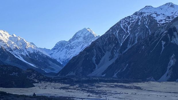 New Zealand's highest peak, Aoraki, centre, is seen in the Aoraki/Mount Cook National Park, on Aug. 17, 2020. (AP Photo/Mark Baker)
