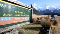 Aoraki memiliki ketinggian 3.724 meter (12.218 kaki) dan merupakan bagian dari Pegunungan Alpen Selatan, pegunungan yang indah dan dingin yang membentang di sepanjang Pulau Selatan Selandia Baru. (Sanka Vidanagama/NurPhoto via Getty Images)  