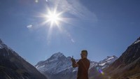Tiga pendaki gunung dari AS dan Kanada hilang setelah mereka gagal kembali dari pendakian yang direncanakan di puncak tertinggi Selandia Baru, Aoraki. (AP Photo/Mark Baker)  