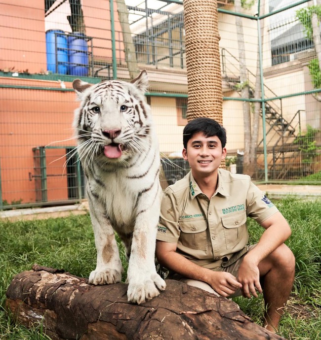 Alshad dan Nissa menikah siri pada 30 September 2022. Pernikahan keduanya baru diakui negara pada 20 November 2022. Namun tak lama setelah pernikahan diresmikan, tepatnya pada 2 Desember 2022 Alshad dan Nissa diputuskan cerai. Foto: Instagram/@alshadahmad