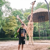 Dalam unggahannya, Alshad juga mengungkapkan permintaan maaf kepada pihak-pihak yang sudah ikut terseret dalam polemik tersebut. “Melalui kesempatan ini saya juga ingin menyampaikan ucapan terima kasih atas segala bentuk perhatian maupun kritik yang telah diberikan untuk kebaikan saya, sekaligus saya mohon doa agar kedepannya saya dapat menjadi insan yang lebih baik, ungkap Alshad. Foto: Instagram/@alshadahmad