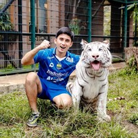 Influencer Alshad Ahmad akhirnya buka suara mengenai hubungannya dengan wanita bernama Nissa Assyifa. Setelah 2 tahun berlalu, Alshad baru mengungkapkan jika dirinya dan Nissa saat ini sudah bercerai. Foto: Instagram/@alshadahmad