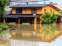 Mobil Masuk Selokan, Turis Australia Selamat dari Banjir dengan Berenang