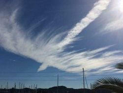 Foto Bentuk Unik Awan yang Bikin Takjub dan Tercengang