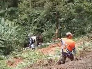 Bus Rute Toraja-Kendari Jatuh di Jurang Palopo, 2 Orang Dilaporkan Tewas