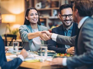 Jangan Lakukan 7 Hal Ini Saat Sedang Makan di Jamuan Bisnis