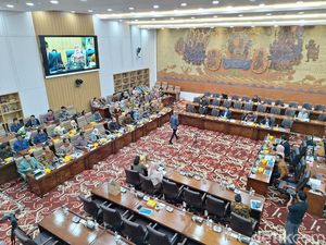 Bos PLN Pamer Pangkas Utang Rp 55 T di DPR