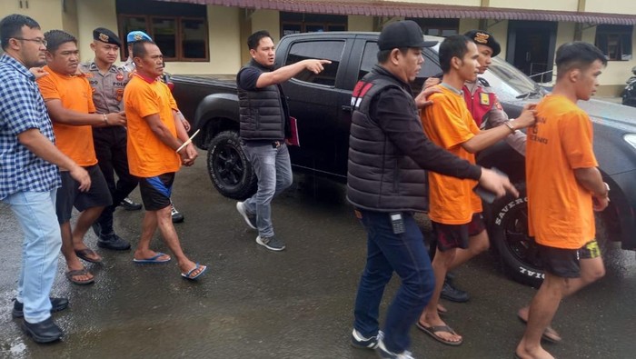 Empat perusak kotak suara di Sungai Penuh saat diamankan polisi