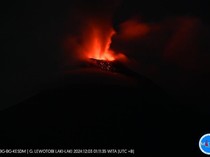 Gunung Lewotobi Laki-laki Meletus Lagi Disertai Gemuruh Sedang-Kuat