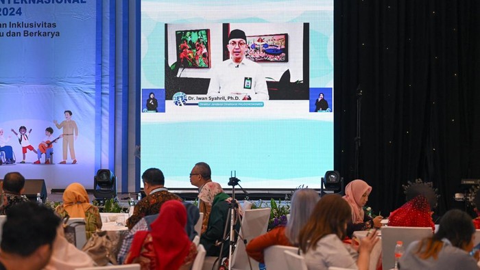Hari Disabilitas Internasional 2024 dimeriahkan oleh penampilan seni dari siswa SLB