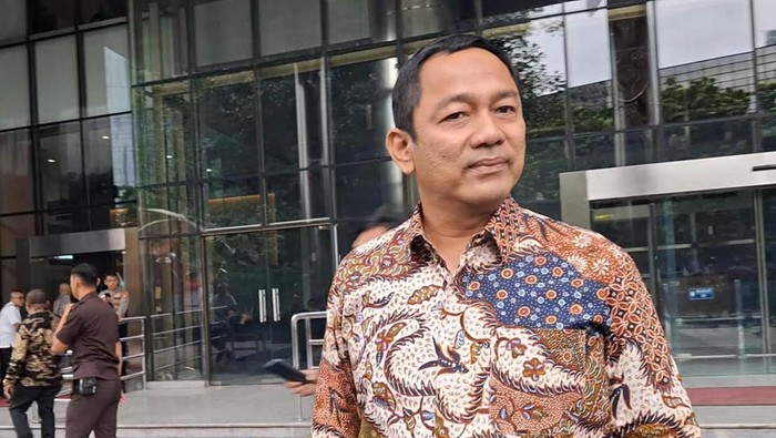 Hendrar Prihadi usai memberi keterangan di KPK.