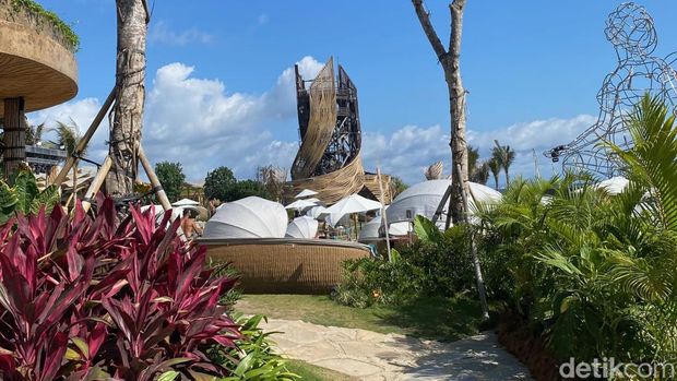 Hotspot Luna Beach Club THK Tower di Nuanu Bali