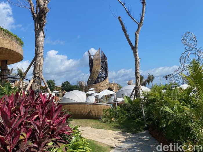 Hotspot Luna Beach Club THK Tower di Nuanu Bali