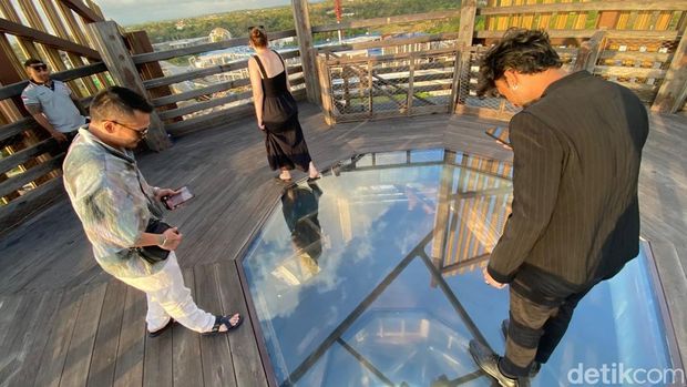 Hotspot Luna Beach Club THK Tower di Nuanu Bali