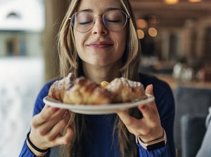 Memanjakan Diri dengan Makan Enak Ternyata Punya Manfaat Ini