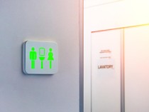 Kata Pramugara Mengantre di Toilet Pesawat Itu Tidak Baik, Berpotensi Bahaya