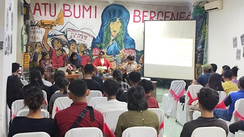 Kader Hijau (KH) Muhammadiyah saat melakukan mendeklarasikan penolakan konsesi tambang di Kota Kupang, Selasa (3/12/2024). (Dok KH Muhammadiyah)