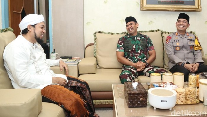 Kapolres Situbondo saat silaturahmi