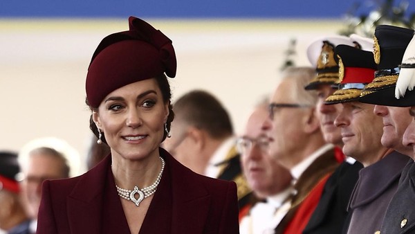 Foto: Kate Middleton Sambut Emir Qatar, Eksis Lagi Pasca-Sembuh dari Kanker