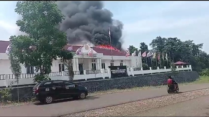 Kebakaran di Kantor KPU Morowali.
