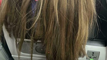 Jangan sampai rambut mengganggu penumpang di belakangnya. Foto: Reddit via Boredpanda