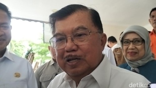 Ketua Umum Palang Merah Indonesia (PMI) Jusuf Kalla (JK) saat ditemui di Pendopo Gubernur NTB, Selasa (3/12/2024). (Foto: Ahmad Viqi/detikBali)