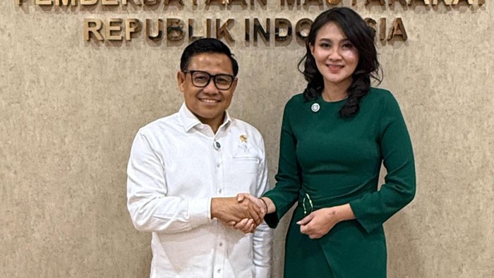 Ketua Umum PKB Muhaimin Iskandar bersama Calon Gubernur Maluku Utara Sherly Tjoanda.