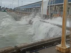 Gelombang Setinggi 4 Meter Hantui Perairan Lampung