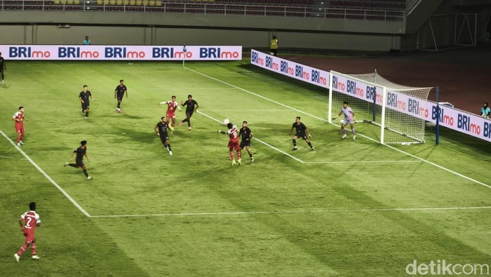 Laga Persis Solo melawan Barito Putera pada pekan ke-12 Liga 1 2024/2025 di Stadion Manahan, Solo, Selasa (3/12/2024).
