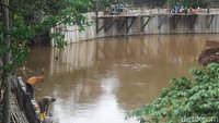 Memasuki musim penghujan, normalisasi sungai makin gencar dilakukan. 