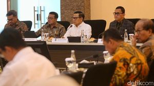 Menko Pemberdayaan Masyarakat Raker Bahas Serbuan Produk Impor